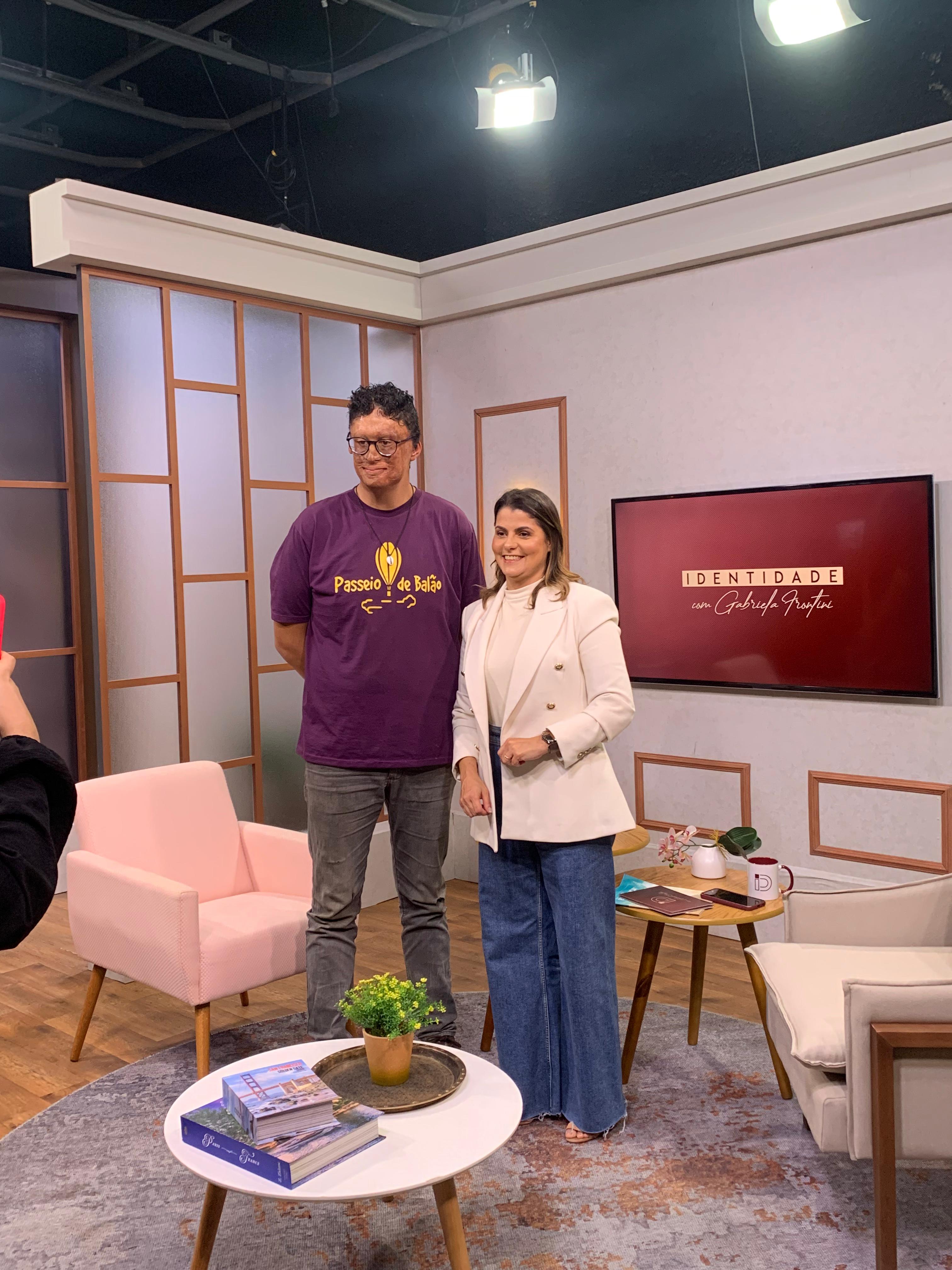 Thales palestrando para um público jovem