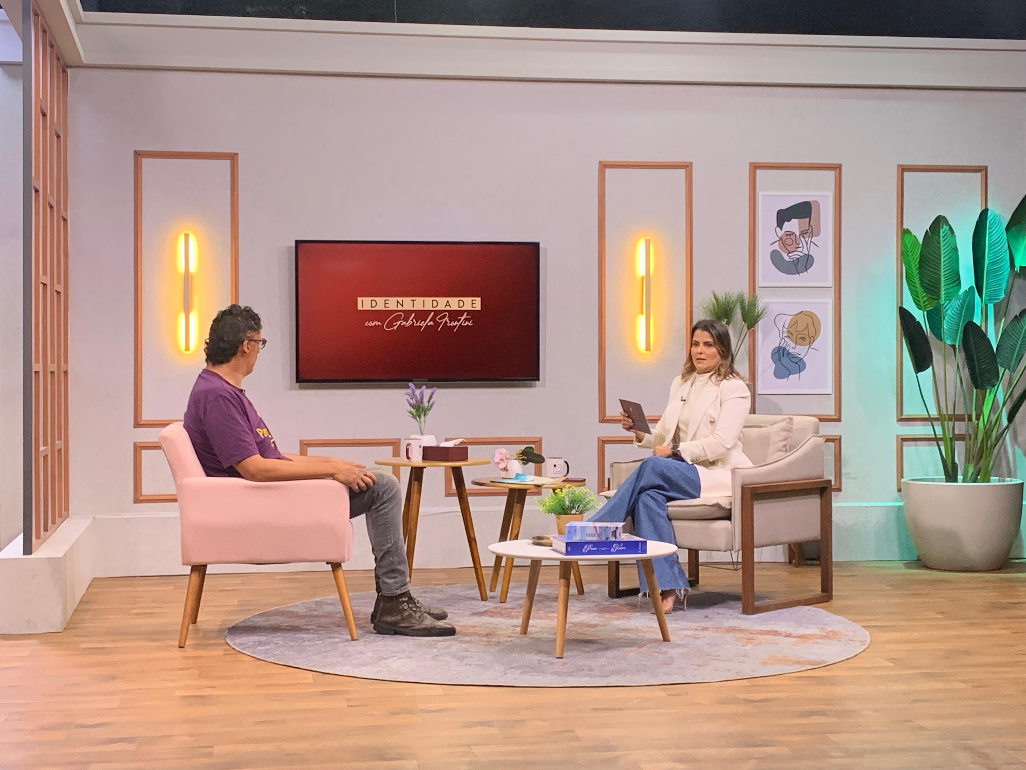 Thales palestrando para um público jovem