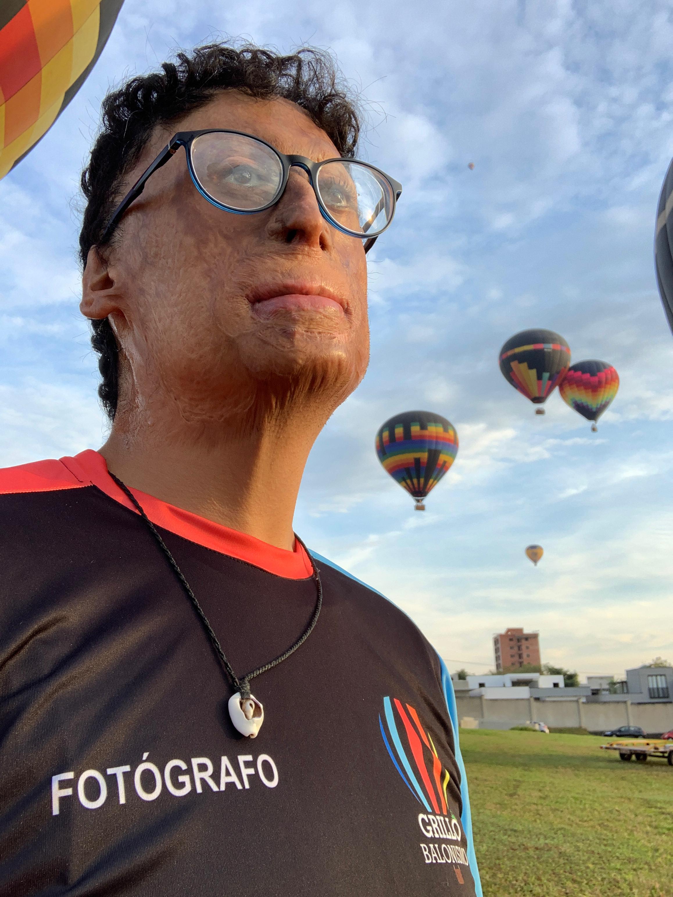 Thales palestrando para um público jovem